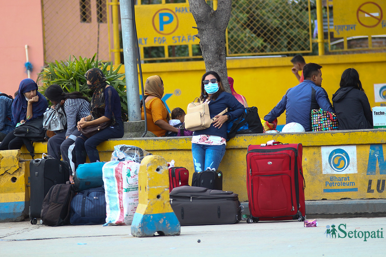 https://www.setopati.com/uploads/shares/2019/01/sujita/Going home in Dashain (1).jpg